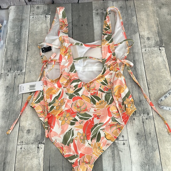 NWT HURLEY FLORAL PRINT One Piece Bathing Suit Size 1X - Picture 8 of 10